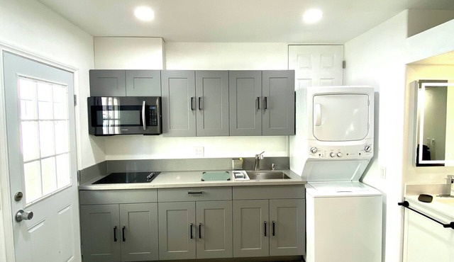 Charming Escape. 2-bedroom townhome in marvelous Las Vegas