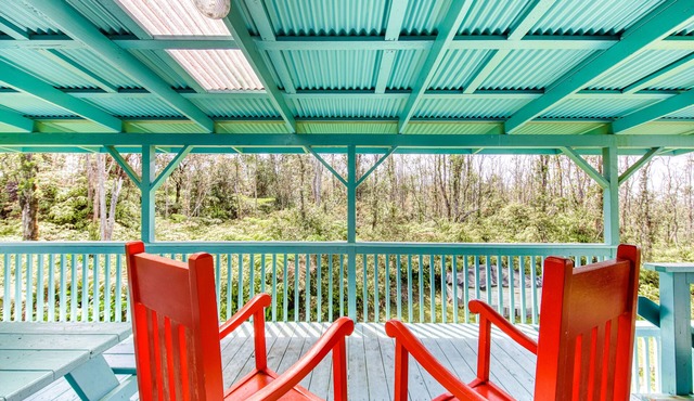 Charming home w/wood stove - 10 minutes to Hawaii Volcanoes Nat'l Park in Volcano