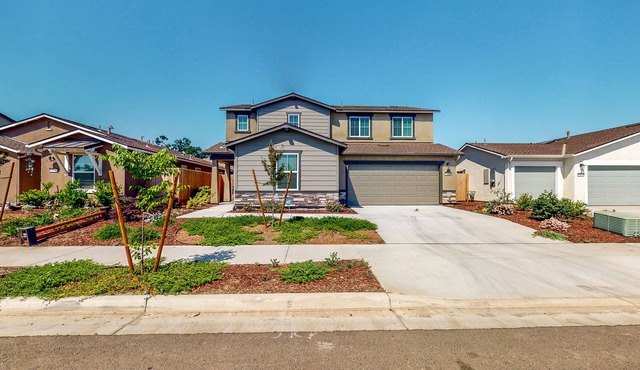 Charming home with full kitchen, W/D, near Lake