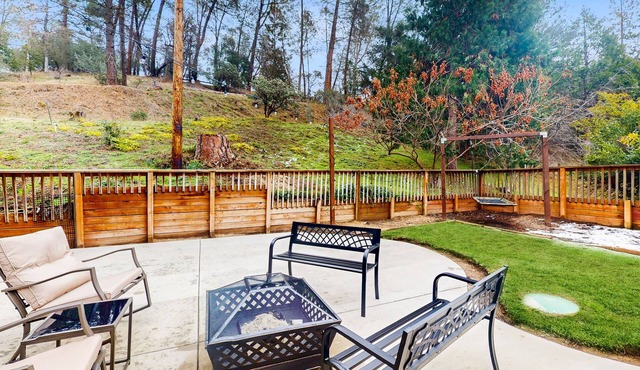 Charming mountain retreat with wraparound deck, wood stove, & washer/dryer