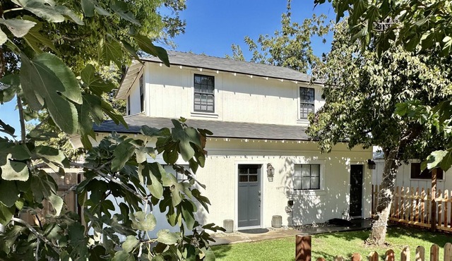 Charming private Hughes property guesthouse