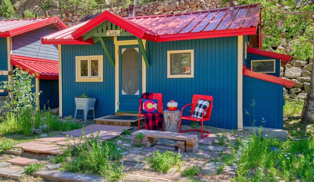 Charming Riverside Studio — Couples’ Getaway in Lyons