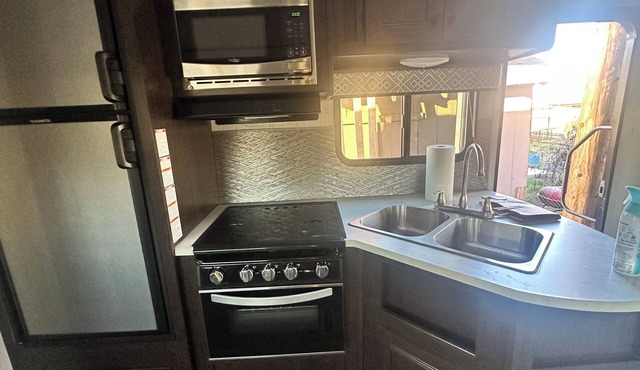 Charming RV with AC in Delhi for a cozy getaway