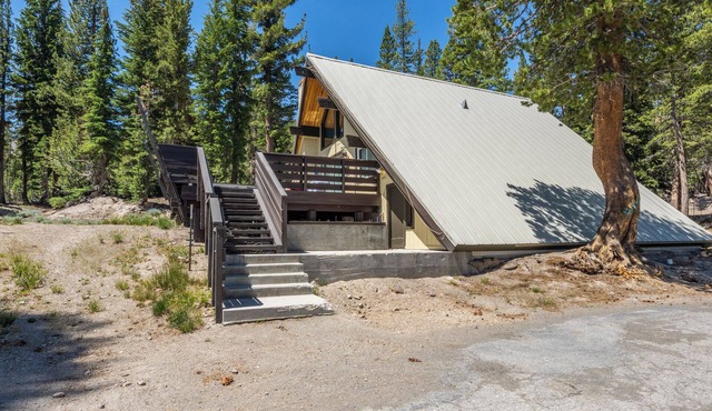 Charming Ski in/Ski Out Steps to the Main Lodge - Chalet #18