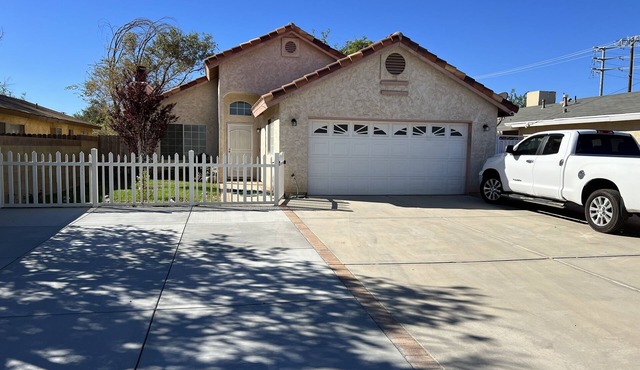 Cheerful 3BR 2BA Sauna: Spa: Pool/P-Pong Table+ More