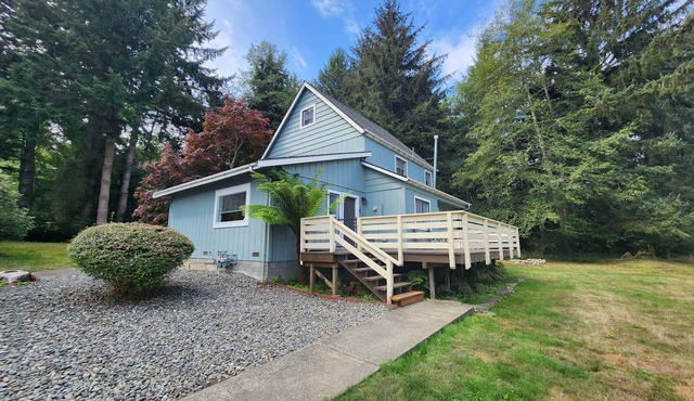 Cheerful 4-bedroom home in the woods in McKinleyville