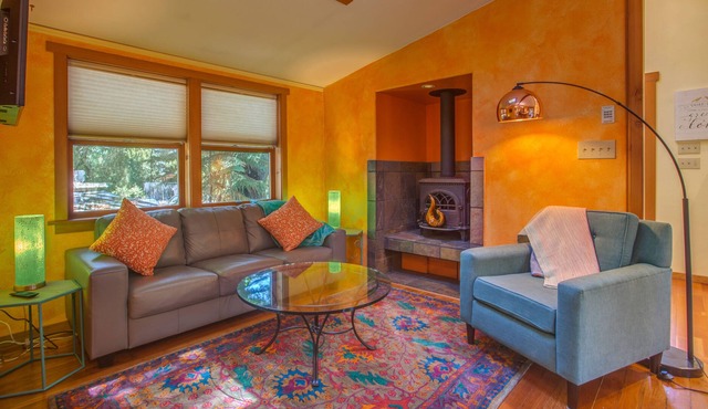 Cheerful Home- Best of Both Worlds!- Santa Cruz and San Jose