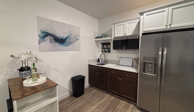 Chic 1-bedroom retreat in Bakersfield!