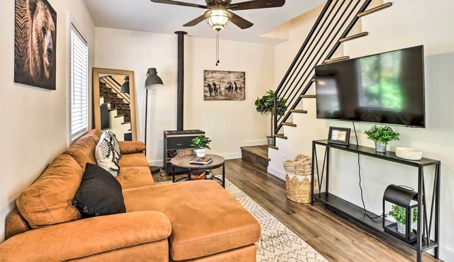 Chic Big Bear Getaway w/ Private Backyard!