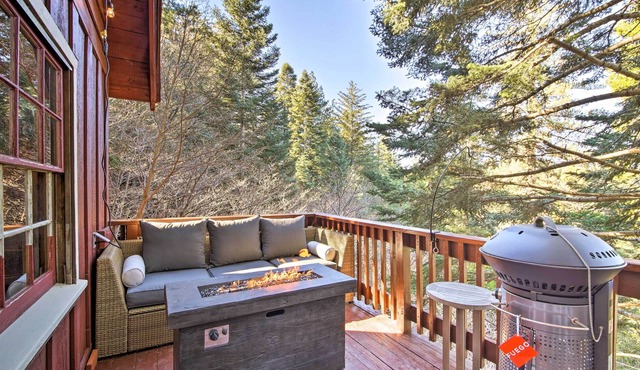 Chic Lake Arrowhead Cabin w/ Deck: 2 Mi to Village