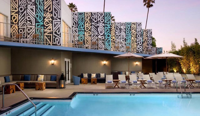 Chic Santa Monica Retreat Perfect for Beach Getaways - Poolside Fun!