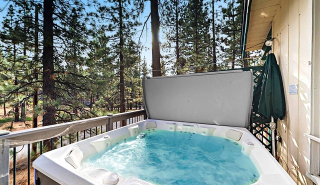 Classic Charm in South Lake Tahoe Views of the Heavenly Mountain Slopes