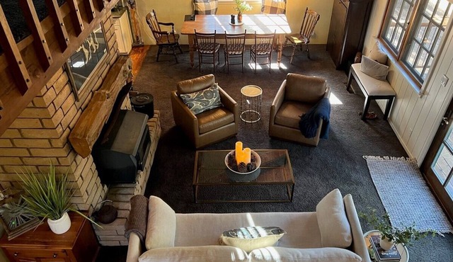 Classic Tahoe charm on National Forest. Close to Heavenly, hot tub/dog friendly