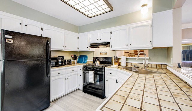 Classy home with hot tub, tiered decks, firepit, fenced yard & 2 dogs welcome