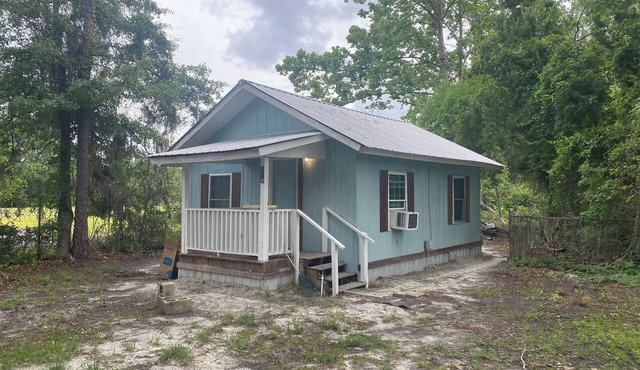Clean 1-bedroom 1 bath house Kingsland in Kingsland