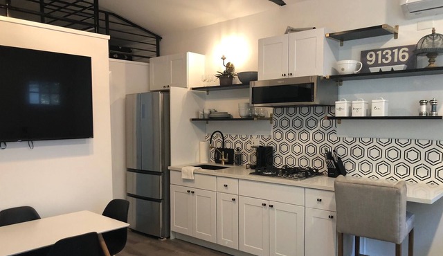 Clean & Bright 1Bd/1Bth+Loft Charming Guest House