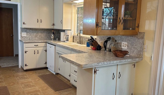 Clean, Comfortable & Quiet House in Visalia