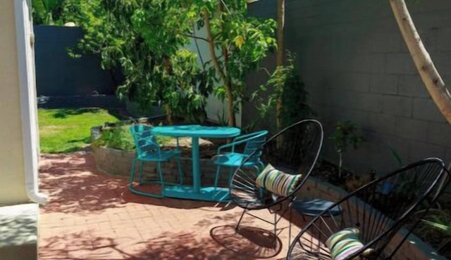 Clean & Cozy w/Private Entrance for 1-2 Guestsnn