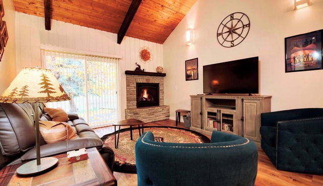 Clean Sandpoint condo 10 min from Schweitzer base in quiet lakefront community in Sandpoint