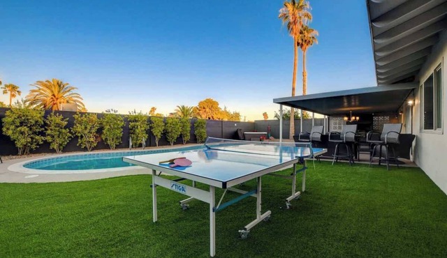 Close to Strip! Pool | Spa | Roulette Table | Golf