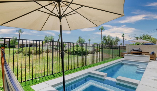 Coachella Valley Getaway: Cal-King, Hiking, Pickleball, Golf, Swim