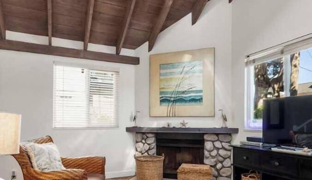 Coastal Casa – Harbor Vibes + Close to the Beach!