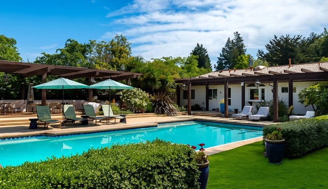 Coastal creekside family-friendly retreat: pool, spa, campfire, walkable