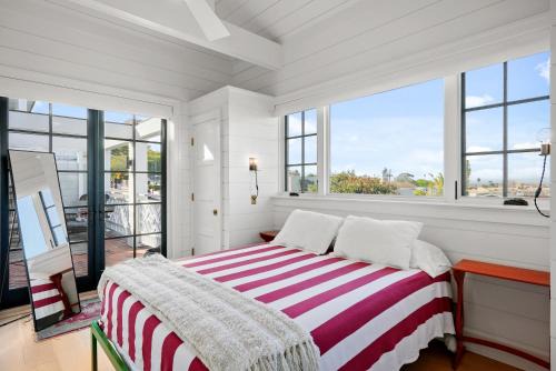 Coastal La Jolla Luxury - AC & Large Ocean View Patio! in San Diego