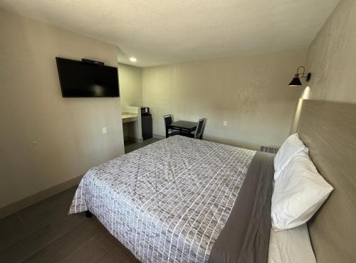 Colony Motel