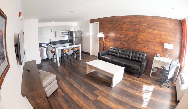 Come stay in this 1st floor 1 bedroom suite in Nevada!