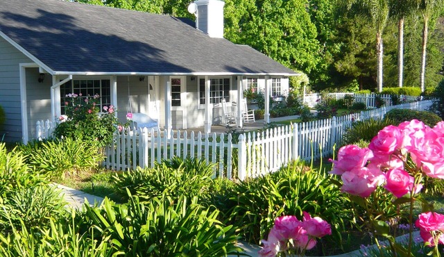 COME TO SAN DIEGO! CHARMING COTTAGE IN PARK-LIKE SETTING - 5 MINS FROM FRWY