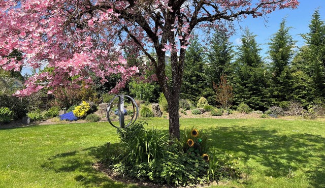 Comfortable cozy 3 bedroom 2 bath with WiFi, & AC centrally in beautiful Eugene in Eugene