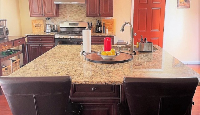 Comfortable home in a quite neighborhood near wineries, shopping and more.
