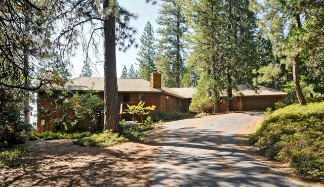 Comfortable Large Home In The Forest
