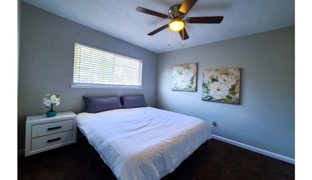 Comfortable Modern Duplex with Great Amenities