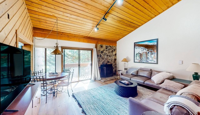 Condo near lake & skiing with on-site pool, hot tub, & sauna
