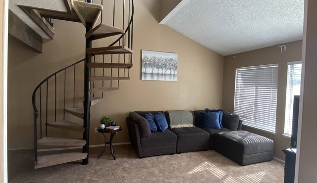 Contemporary Peaceful Getaway with Ample Parking