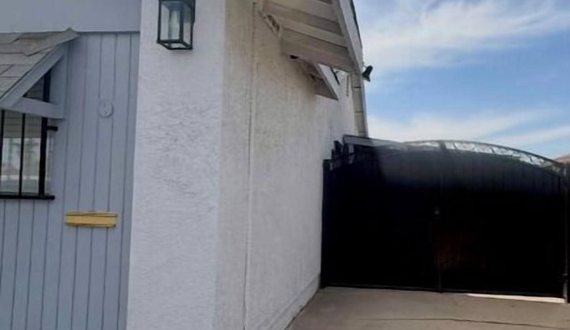 Cool house with AC in vibrant Las Vegas