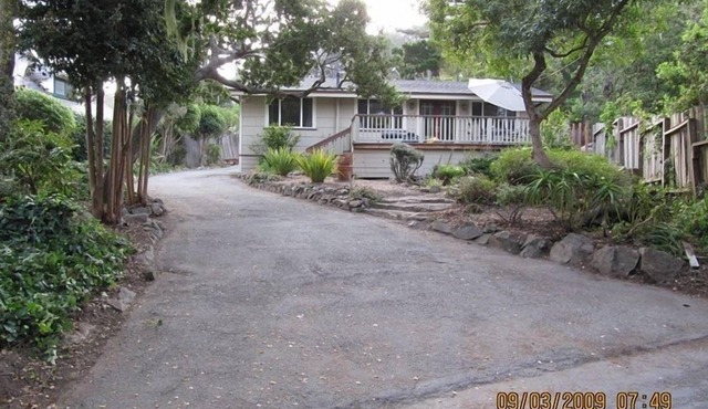 Cottage by the Sea....Lovely Views w/Lots of Peace & Quiet - Pet Friendly !!