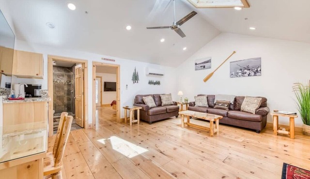 Cottage Like Suite With Private Hot Tub