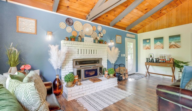 Cottage w/Fire Pit & Grill in Mi-Wuk Village!