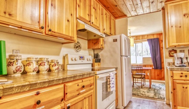 Cottonwood Cabin at Pine Mountain Lake