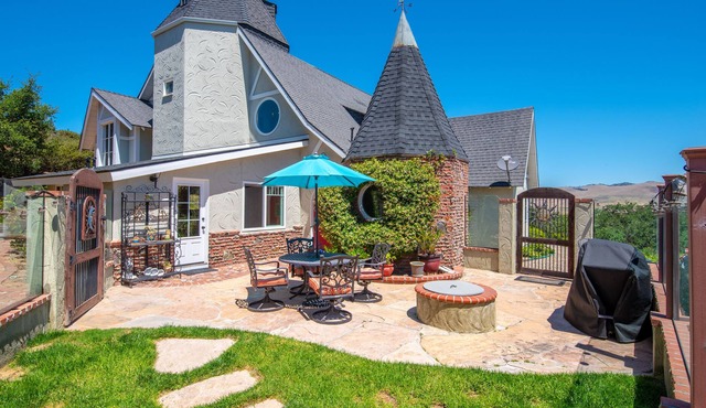 Country Castle: 4 acres, Gorgeous Views, Close to Town and Ocean