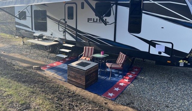 Countryside glamping with mountain views