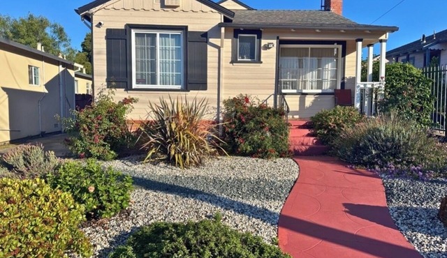 Cozy 1-bedroom house in welcoming Oakland with fitness room