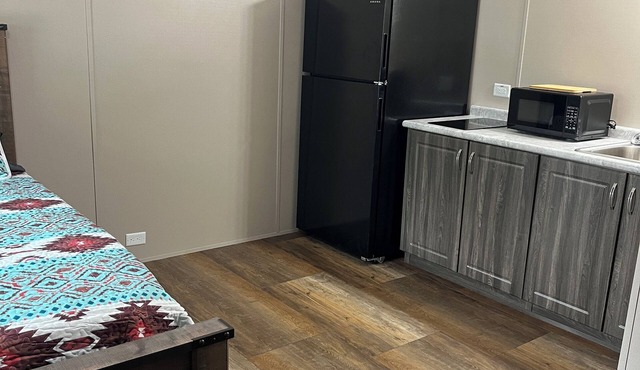 Cozy 1-bedroom lodge with AC in fabulous Sweeny in Sweeny