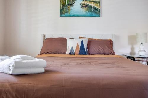 Cozy 1BR Guest House with Mountain View in Simi Valley