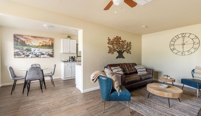 Cozy 1BR Near Fresno State - WiFi + AC