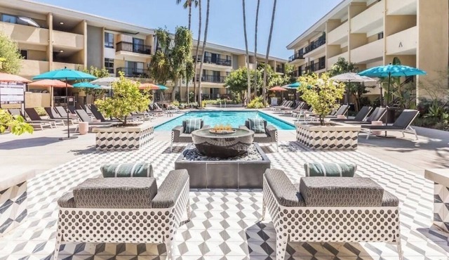 Cozy 2-bd apt in charming Los Angeles with AC, gym, pool, tennis ! text ! in Los Angeles