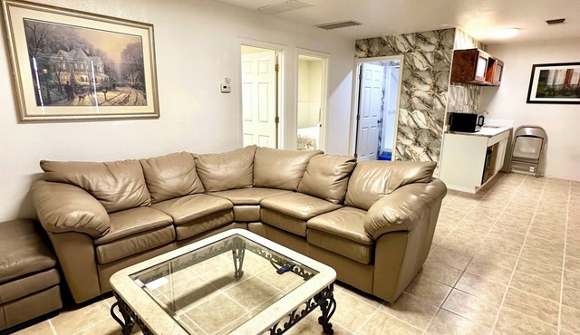 Cozy 2-bedroom condo with AC in Fresno neighborhood